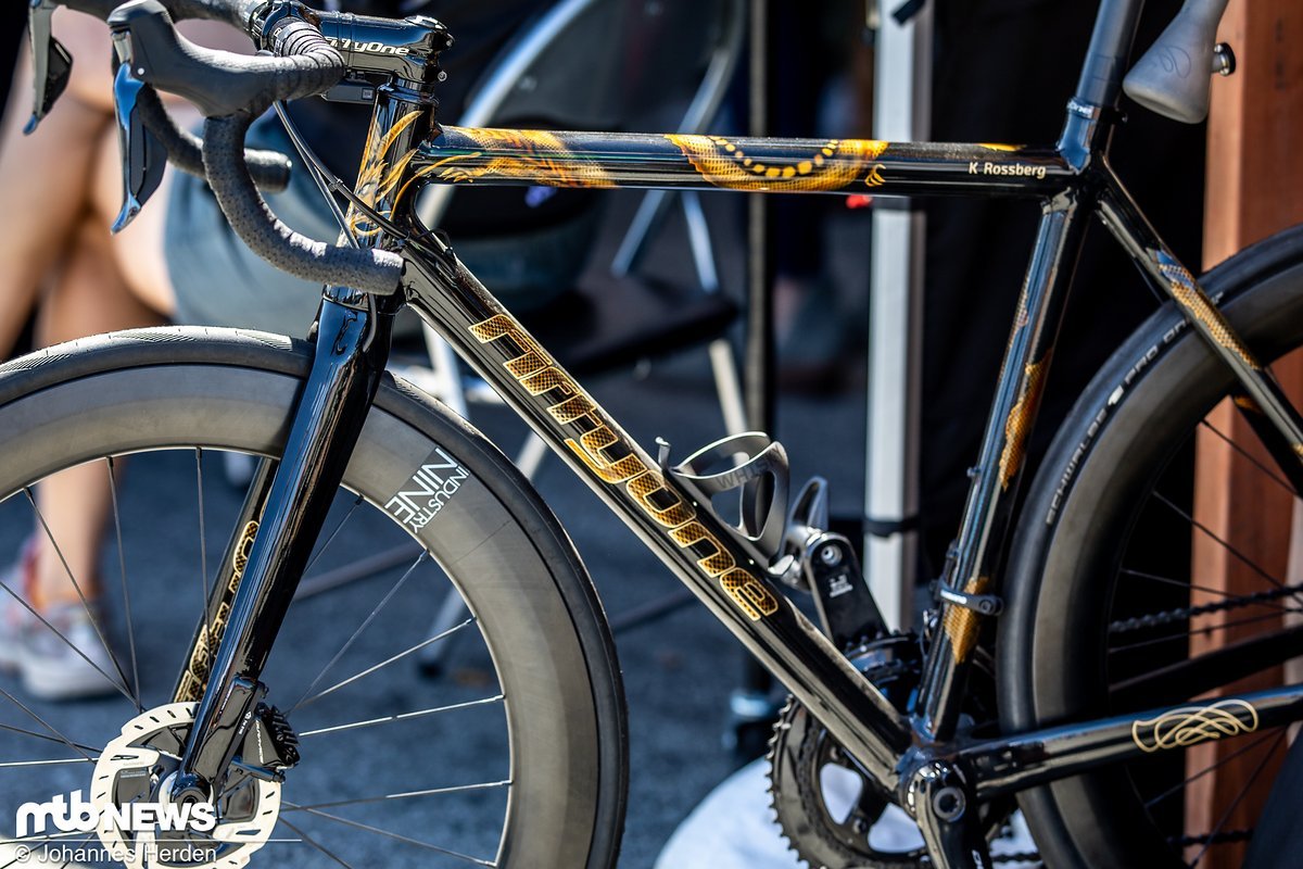 Die irische Firma Fiftyone Bikes stellte ihr Bike bei Quiver aus und zog definitiv einige Blicke auf sich Die irische Firma Fiftyone Bikes stellte ihr Bike bei Quiver aus und zog definitiv einige Blicke auf sich