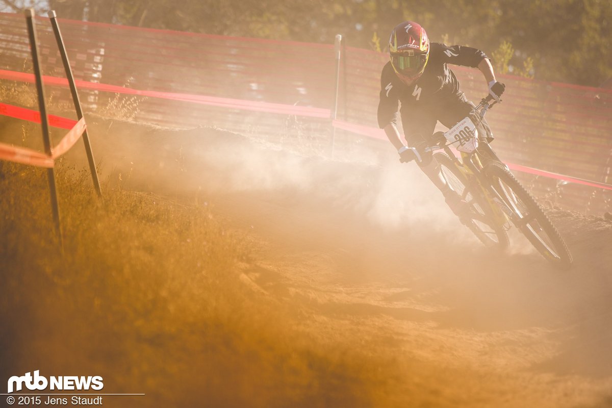 Anneke Beerten hat bereits das Enduro Rennen gewonnen, beim Dual Slalom ist sie eine der Favoritinnen - wie wird sie beim DH abschneiden? Anneke Beerten hat bereits das Enduro Rennen gewonnen, beim Dual Slalom ist sie eine der Favoritinnen - wie wird sie beim DH abschneiden?