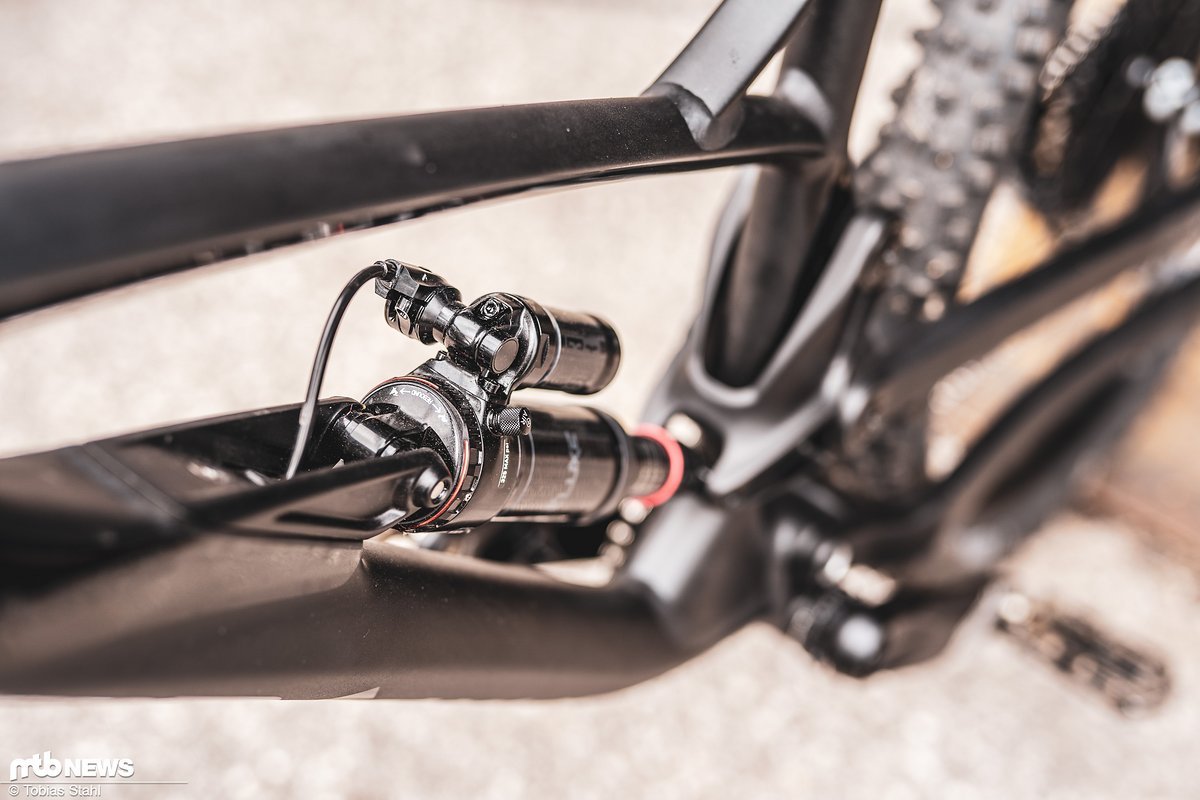 Über die Fernbedienung kann der RockShox Dämpfer blockiert werden Über die Fernbedienung kann der RockShox Dämpfer blockiert werden