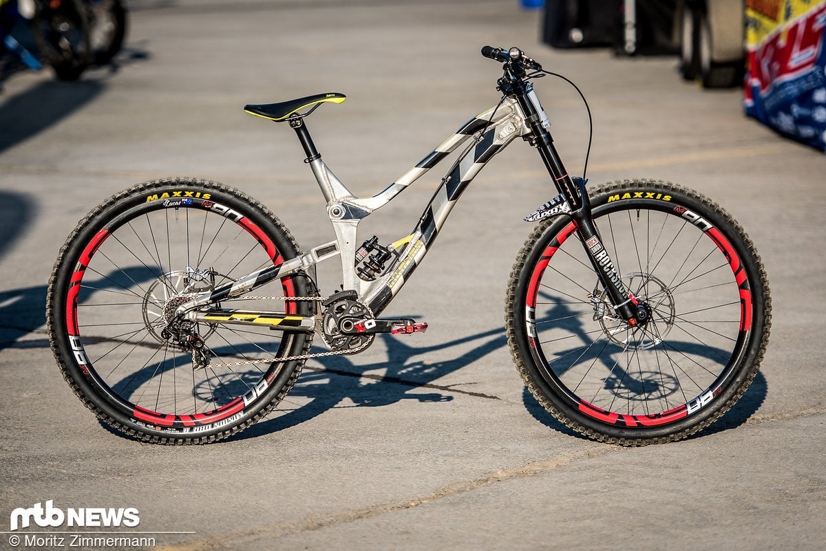 Dean Lucas und Jack Moir sind in Mont-Sainte-Anne auf neuen Versionen des Intense 29er-Prototypen an den Start gegangen Dean Lucas und Jack Moir sind in Mont-Sainte-Anne auf neuen Versionen des Intense 29er-Prototypen an den Start gegangen