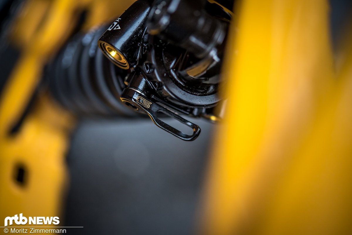 Der Cane Creek Inline Coil CS-Dämpfer bietet vielfältige Einstellmöglichkeiten, was durchaus herausfordernd sein kann Der Cane Creek Inline Coil CS-Dämpfer bietet vielfältige Einstellmöglichkeiten, was durchaus herausfordernd sein kann