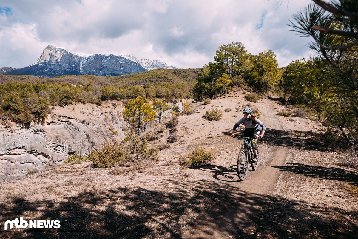 Das Specialized Stumpjumper begeistert mit einer Balance aus Laufruhe und Verspielheit, die auf jedem Terrain viel Spaß bereitet. Das Specialized Stumpjumper begeistert mit einer Balance aus Laufruhe und Verspielheit, die auf jedem Terrain viel Spaß bereitet.