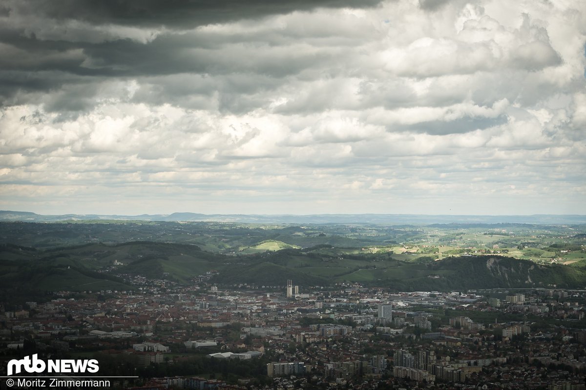 Rechtzeitig zur Qualifikation mischte sich das wie immer unberechenbare April-Wetter ein Rechtzeitig zur Qualifikation mischte sich das wie immer unberechenbare April-Wetter ein