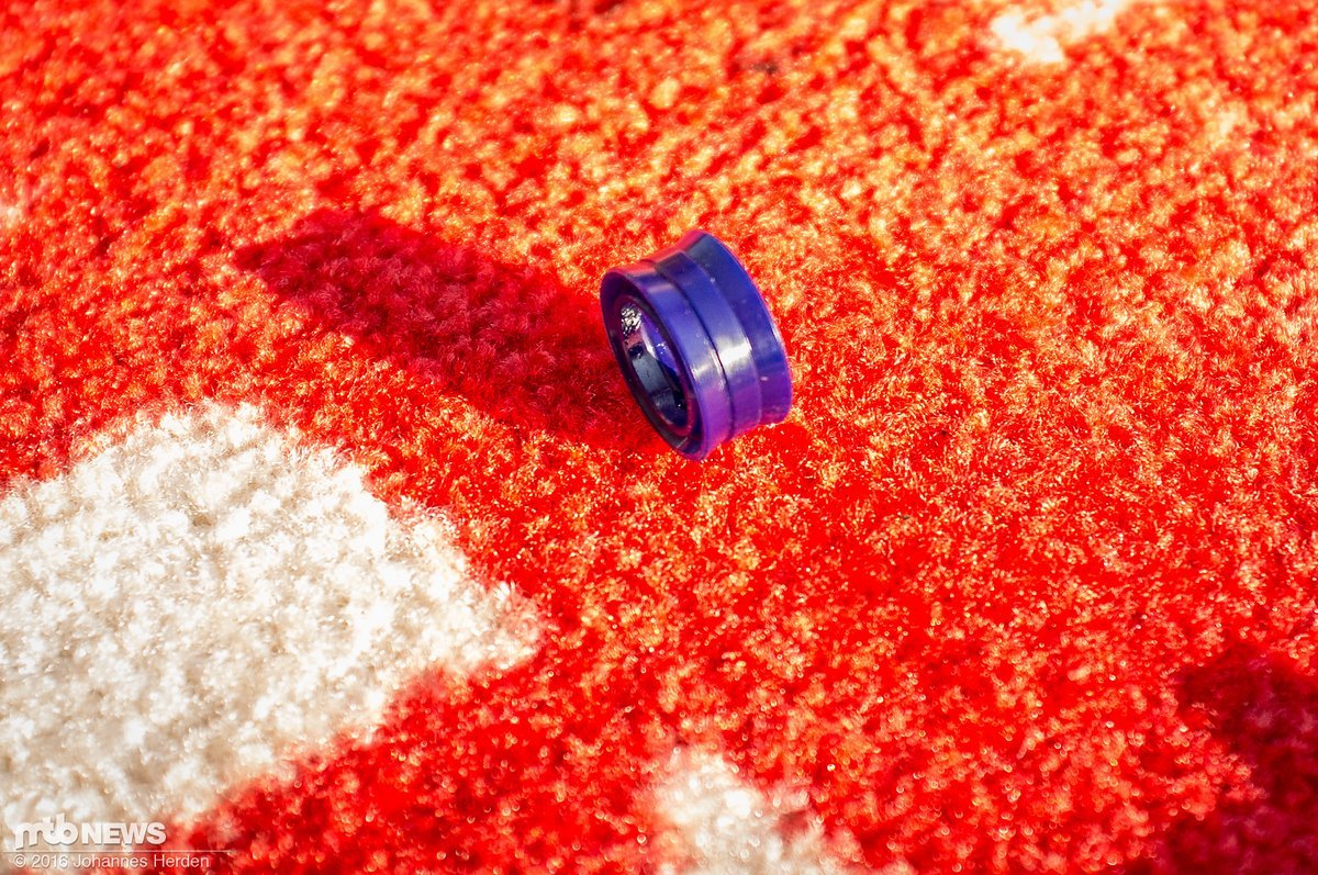 Diese blaue Doppeldichtung soll die Zuverlässigkeit der neuen Reverb enorm erhöhen Diese blaue Doppeldichtung soll die Zuverlässigkeit der neuen Reverb enorm erhöhen