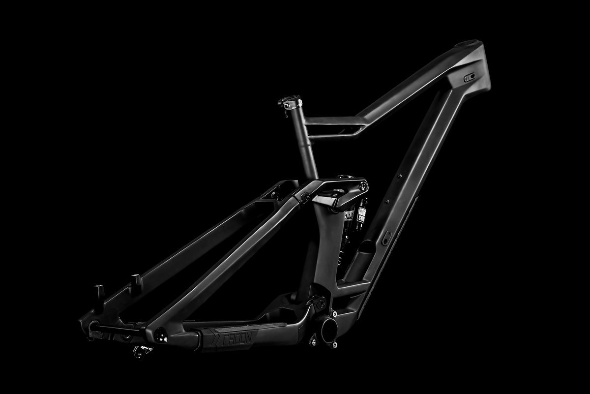 Das neue Radon Jab – der neueste Enduro-Wurf des Bonner Versenders. Auch um das Jab wurde eine Top-Ausstattung zu einem guten Preis gestrickt! Das neue Radon Jab – der neueste Enduro-Wurf des Bonner Versenders. Auch um das Jab wurde eine Top-Ausstattung zu einem guten Preis gestrickt!