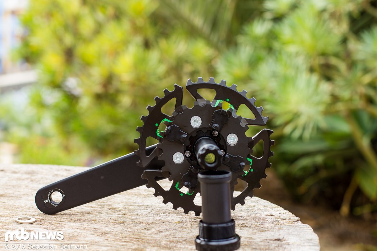 Auf der Rückseite ist die Mechanik zu erkennen, die über die Ansteuerung an der ISCG Aufnahme aktiviert wird Auf der Rückseite ist die Mechanik zu erkennen, die über die Ansteuerung an der ISCG Aufnahme aktiviert wird