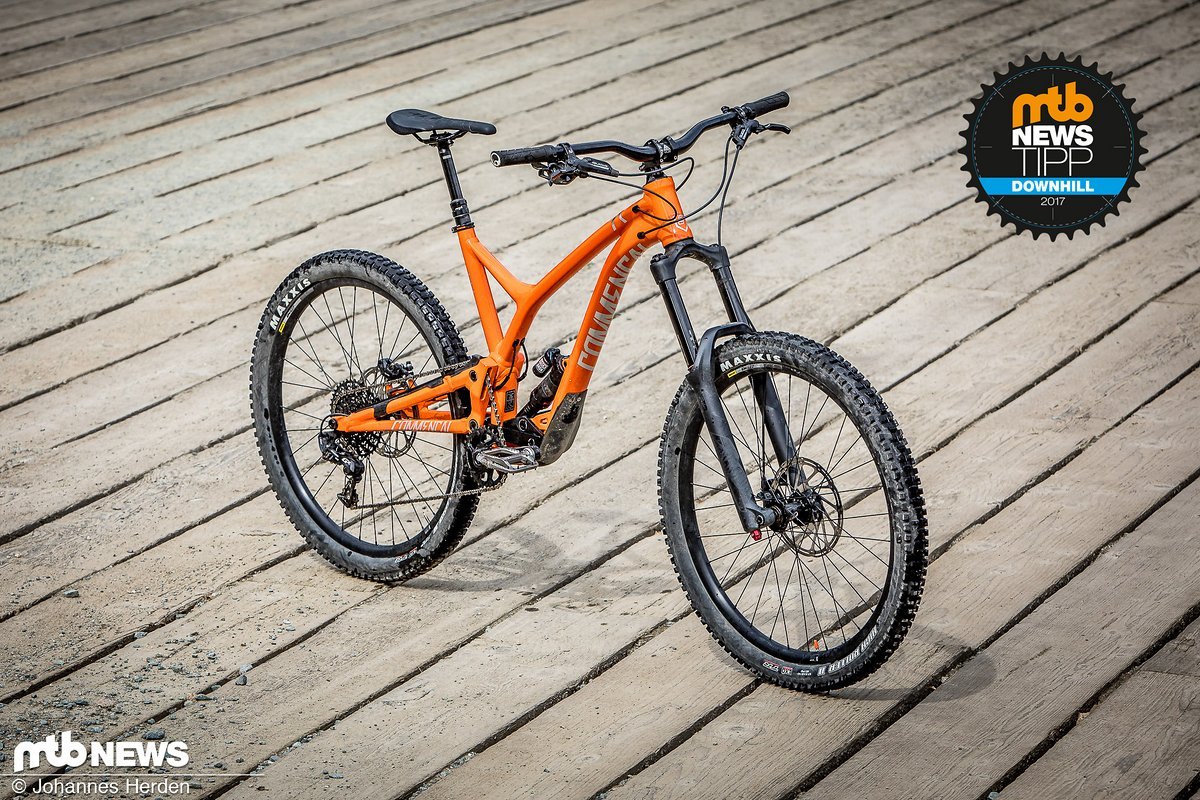 Mini-Downhiller oder XXL-Enduro? Das Commençal Supreme SX wirkt sofort wie eine kleine Version des Downhill-Bikes Supreme DH Mini-Downhiller oder XXL-Enduro? Das Commençal Supreme SX wirkt sofort wie eine kleine Version des Downhill-Bikes Supreme DH