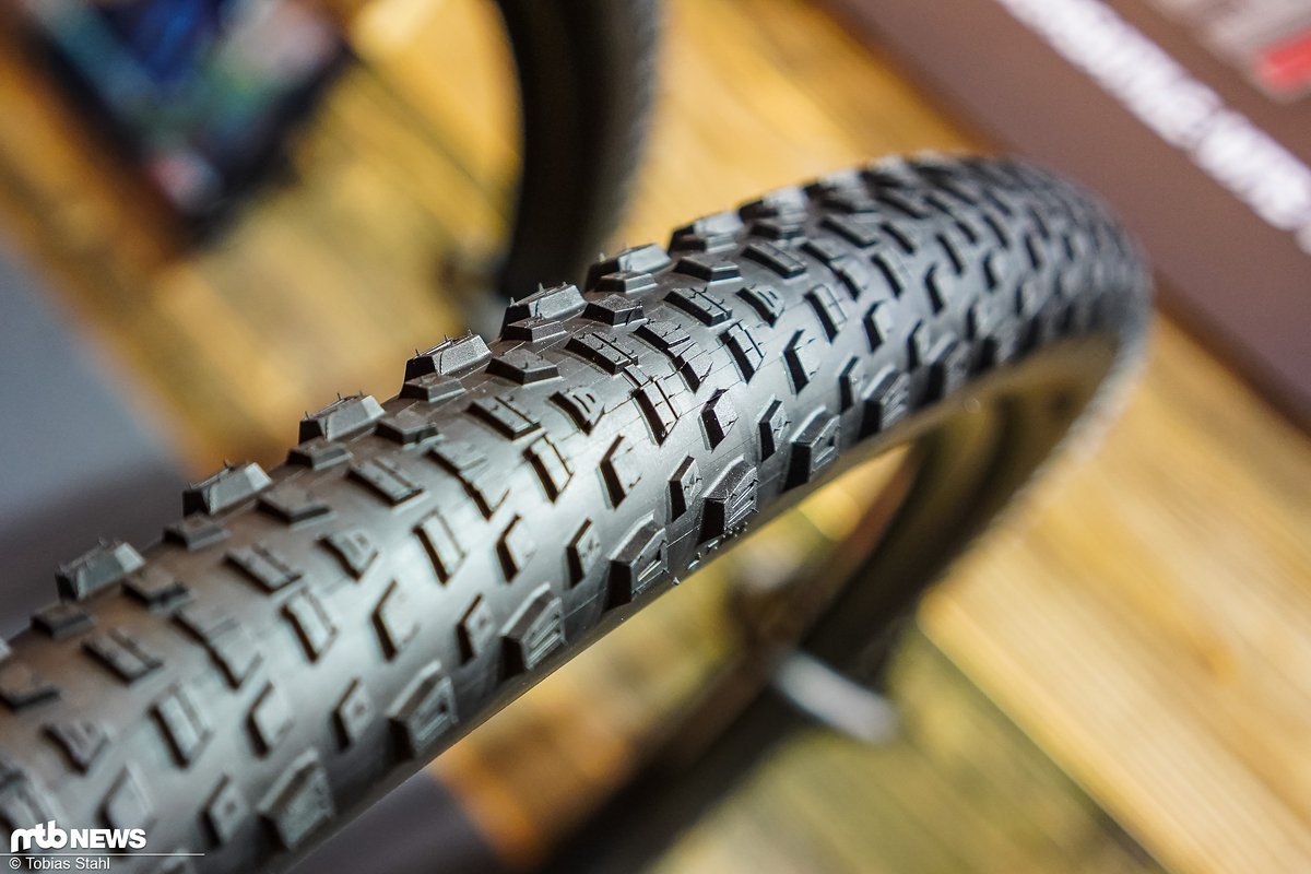 Schneller Renner: der neue Kenda Booster Pro soll seinem Namen alle Ehre machen und zu den schnellsten Reifen im XC-Segment gehören Schneller Renner: der neue Kenda Booster Pro soll seinem Namen alle Ehre machen und zu den schnellsten Reifen im XC-Segment gehören