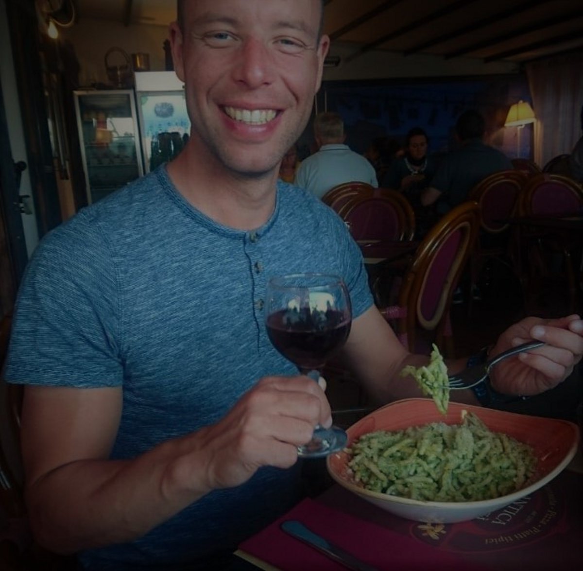 Futtern und Wein trinken, das gibt es nur in den letzten Tagen vor dem Rennen Futtern und Wein trinken, das gibt es nur in den letzten Tagen vor dem Rennen