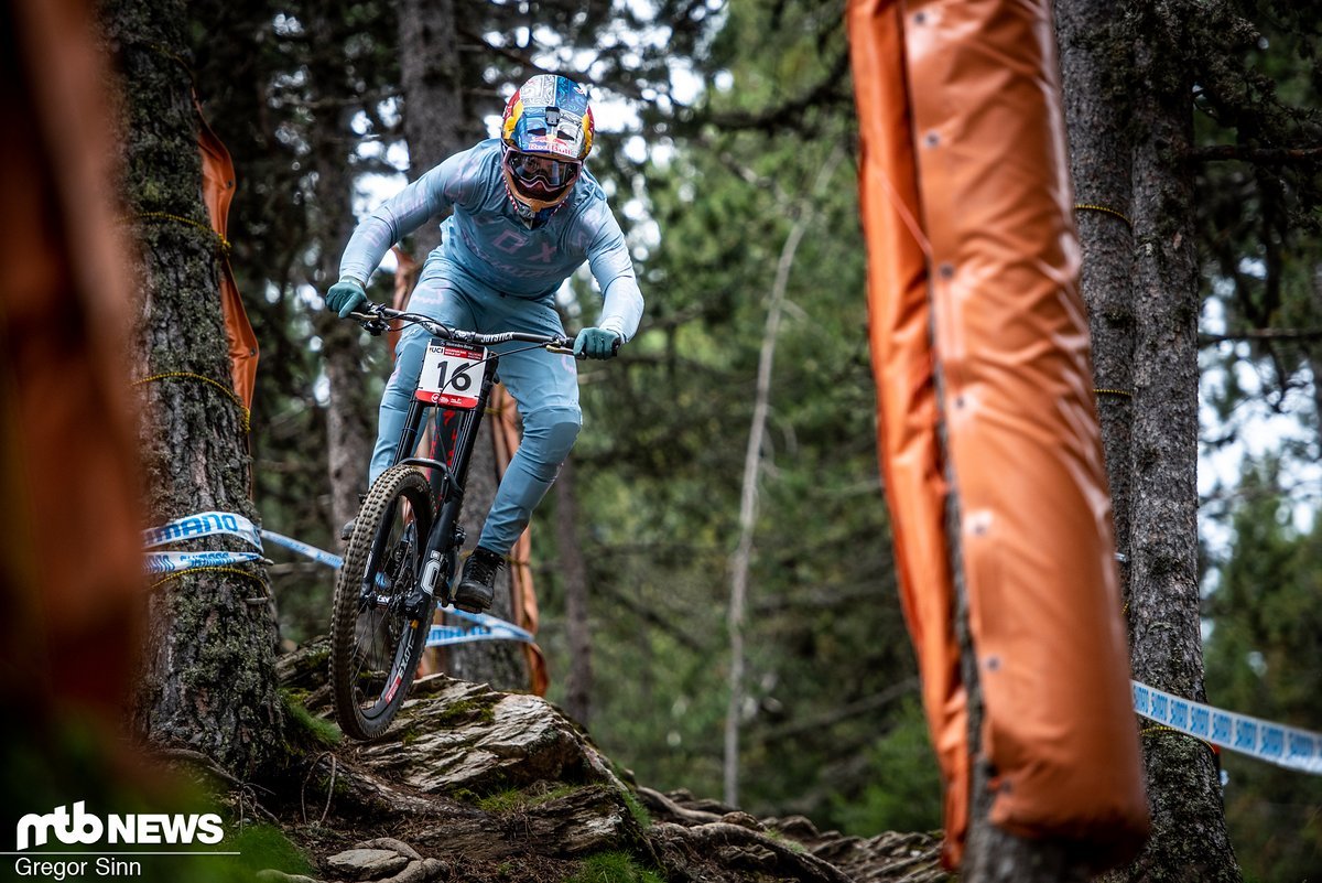 Loïc Bruni scheint extrem glücklich in seinem Team zu sein, weshalb wir uns nur schwer vorstellen können, dass der Triple-Weltmeister wechselt Loïc Bruni scheint extrem glücklich in seinem Team zu sein, weshalb wir uns nur schwer vorstellen können, dass der Triple-Weltmeister wechselt