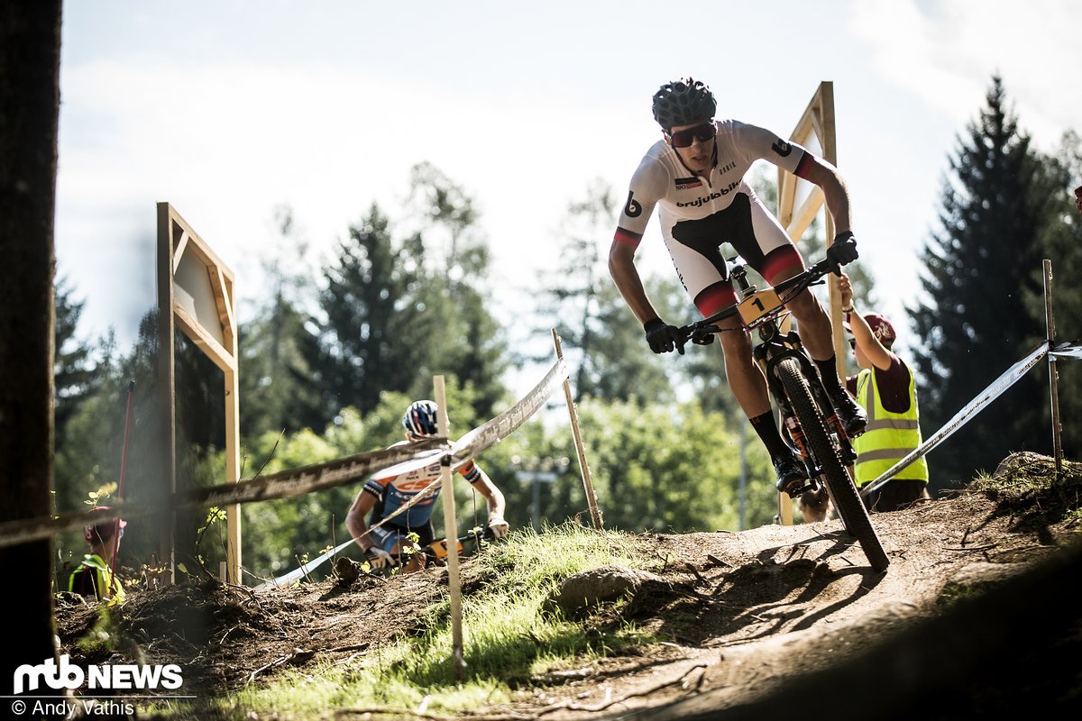 Ähnlich wie Ronja Eibl in der weiblichen Kategorie der U23-Fahrerinnen dominiert der Rumäne Vlad Dascalu die Herrenkonkurrenz der Nachwuchsklasse nach Belieben Ähnlich wie Ronja Eibl in der weiblichen Kategorie der U23-Fahrerinnen dominiert der Rumäne Vlad Dascalu die Herrenkonkurrenz der Nachwuchsklasse nach Belieben