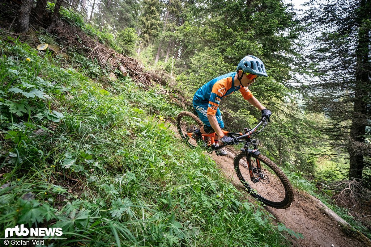 In steilem Gelände fühlt sich das Bike etwas ungewönlich an In steilem Gelände fühlt sich das Bike etwas ungewönlich an