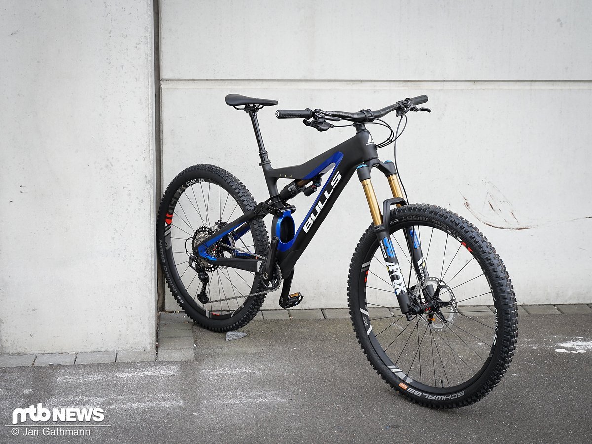 Das neue Bike ist in zwei verschiedenen Ausstattungsvarianten erhältlich - hier ist die 4.499 € teure Team-Variante zu abgebildet. Das neue Bike ist in zwei verschiedenen Ausstattungsvarianten erhältlich - hier ist die 4.499 € teure Team-Variante zu abgebildet.