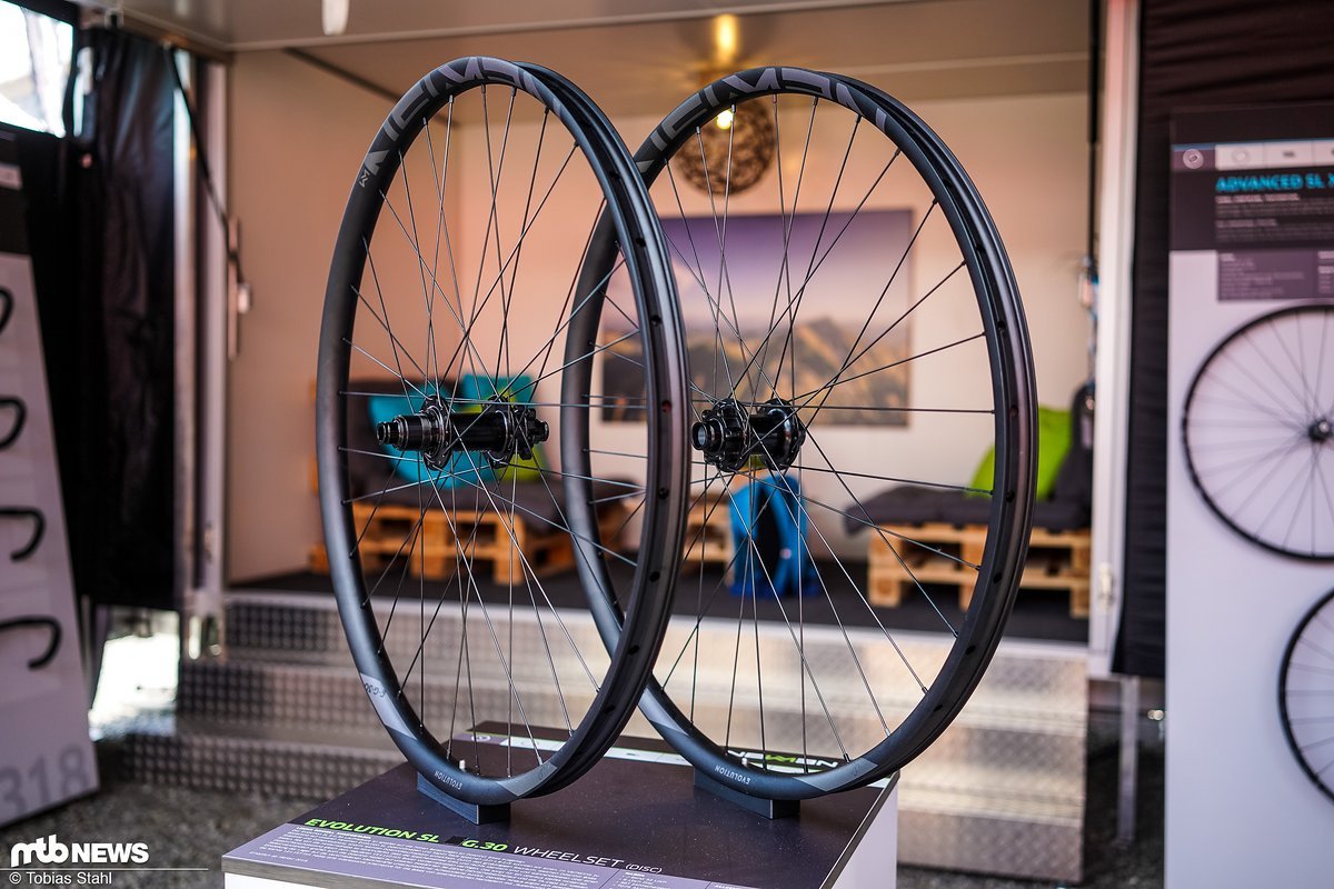 Der Evolution SL G.30 Laufradsatz richtet sich mit breiten Naben an Downhiller und Freerider Der Evolution SL G.30 Laufradsatz richtet sich mit breiten Naben an Downhiller und Freerider