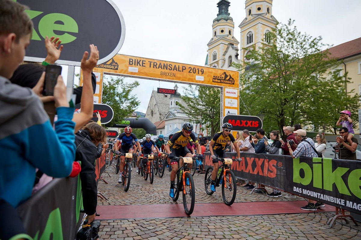 Direkt nach dem Start forcierte Daniel Geismayr das Tempo, sodass Simon Stiebjahn und Urs Huber zunächst nicht folgen konnten. Direkt nach dem Start forcierte Daniel Geismayr das Tempo, sodass Simon Stiebjahn und Urs Huber zunächst nicht folgen konnten.