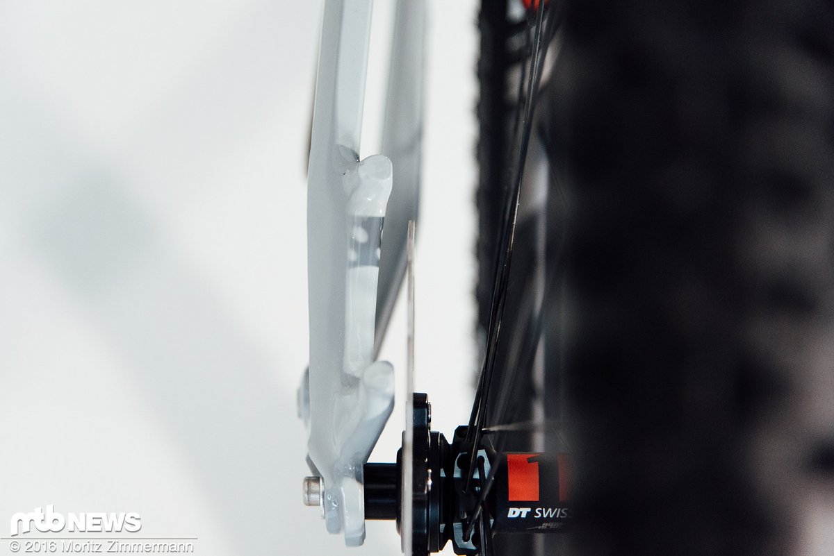 Der allererste Prototyp des neuen Carver Drifts wurde aus einem soliden Stück Plastik gefräst Der allererste Prototyp des neuen Carver Drifts wurde aus einem soliden Stück Plastik gefräst