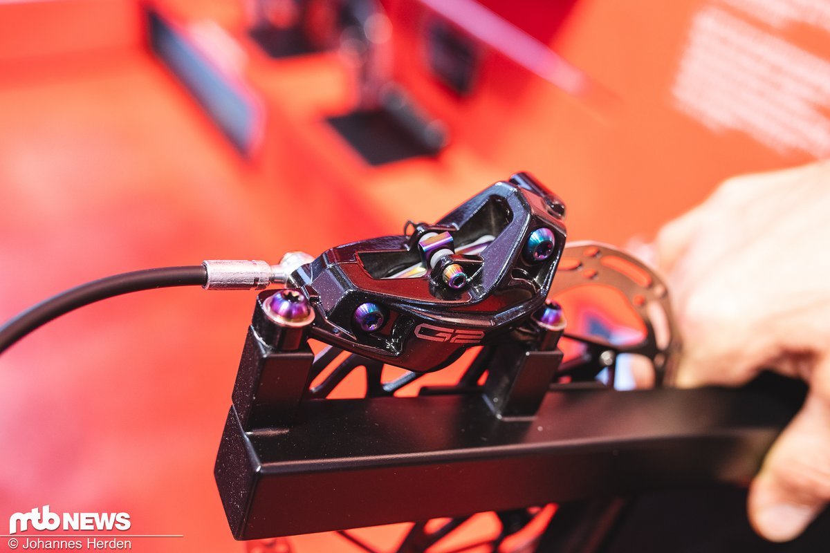 Bling Bling – alle SRAM Ultimate-Bremsen sind ab sofort auch mit Rainbow-farbenen Titan-Schrauben erhältlich Bling Bling – alle SRAM Ultimate-Bremsen sind ab sofort auch mit Rainbow-farbenen Titan-Schrauben erhältlich