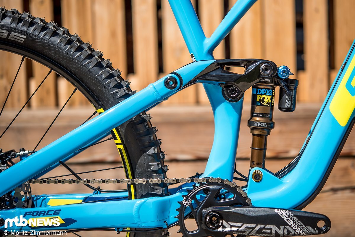 Der Viergelenker-Hinterbau kommt im Gegensatz zum neuen GT Fury-Downhillbike ohne Kettenumlenkung aus Der Viergelenker-Hinterbau kommt im Gegensatz zum neuen GT Fury-Downhillbike ohne Kettenumlenkung aus