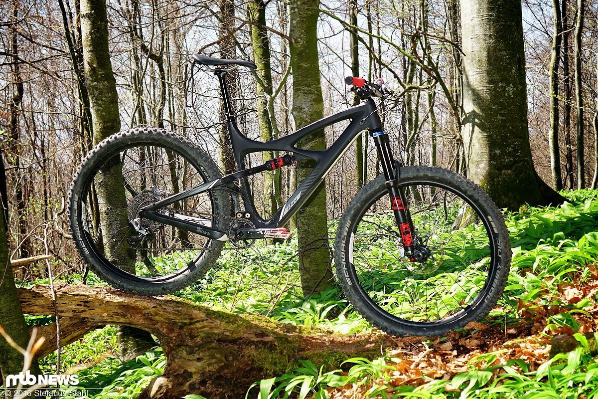 Die Fox 34 Performance bietet nahezu alle Features der Factory-Edition zu einem günstigeren Preis Die Fox 34 Performance bietet nahezu alle Features der Factory-Edition zu einem günstigeren Preis