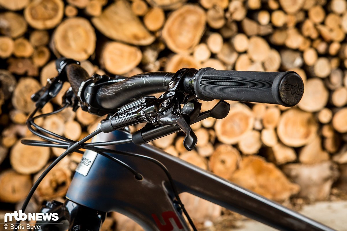 Das Cockpit besteht beinahe komplett aus Komponenten des Hauptsponsors SRAM Das Cockpit besteht beinahe komplett aus Komponenten des Hauptsponsors SRAM
