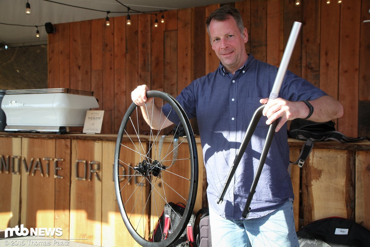 Speed Release nennt sich eine Steckachse, die insbesondere im Rennrad- und XC-Bereich den Laufradaus- und einbau beschleunigen Soll Speed Release nennt sich eine Steckachse, die insbesondere im Rennrad- und XC-Bereich den Laufradaus- und einbau beschleunigen Soll