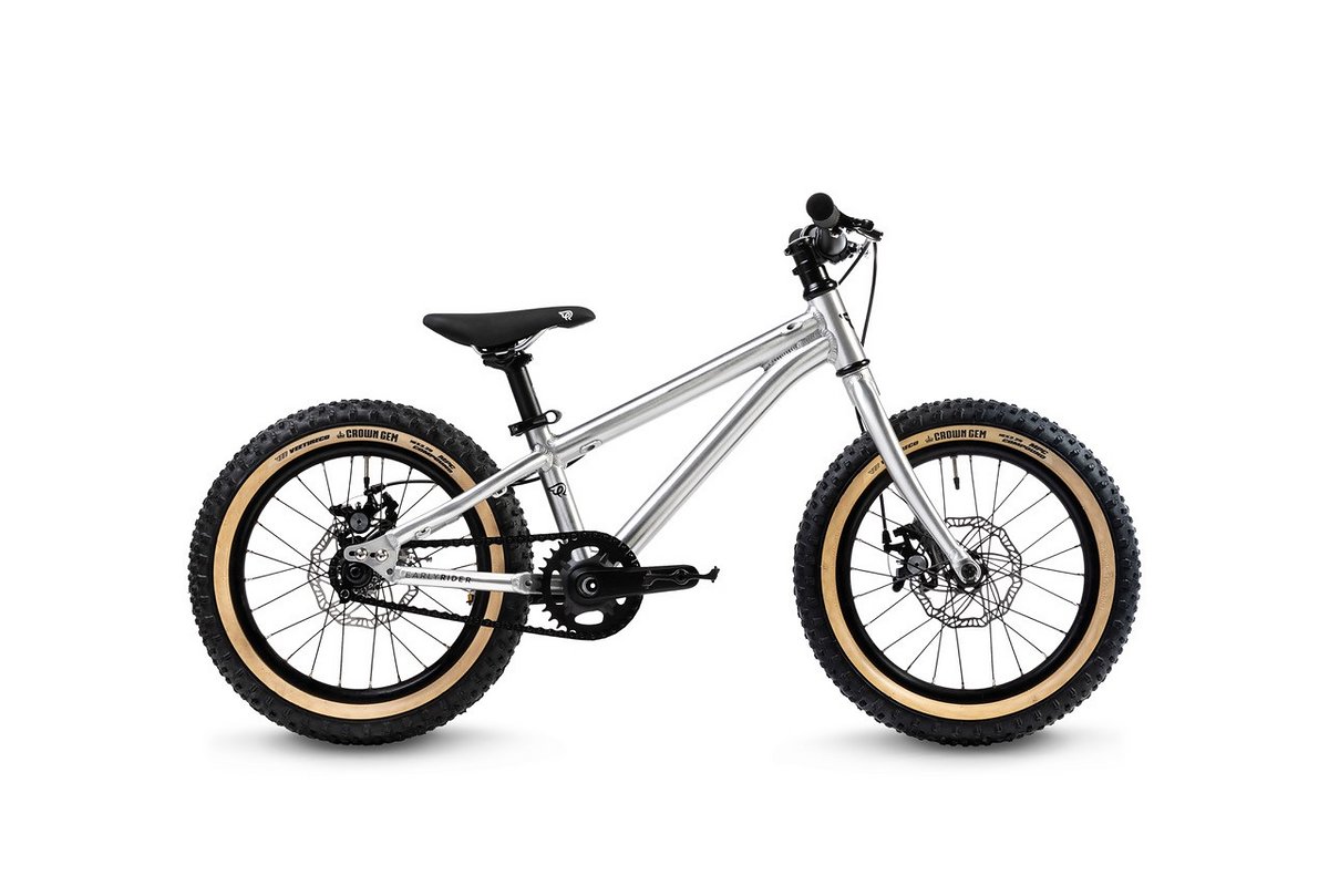 Für junge Bikepark-Freunde empfiehlt sich der Blick auf das Early Rider Hellion, das ab einer Laufradgröße von 16" verfügbar ist Für junge Bikepark-Freunde empfiehlt sich der Blick auf das Early Rider Hellion, das ab einer Laufradgröße von 16" verfügbar ist