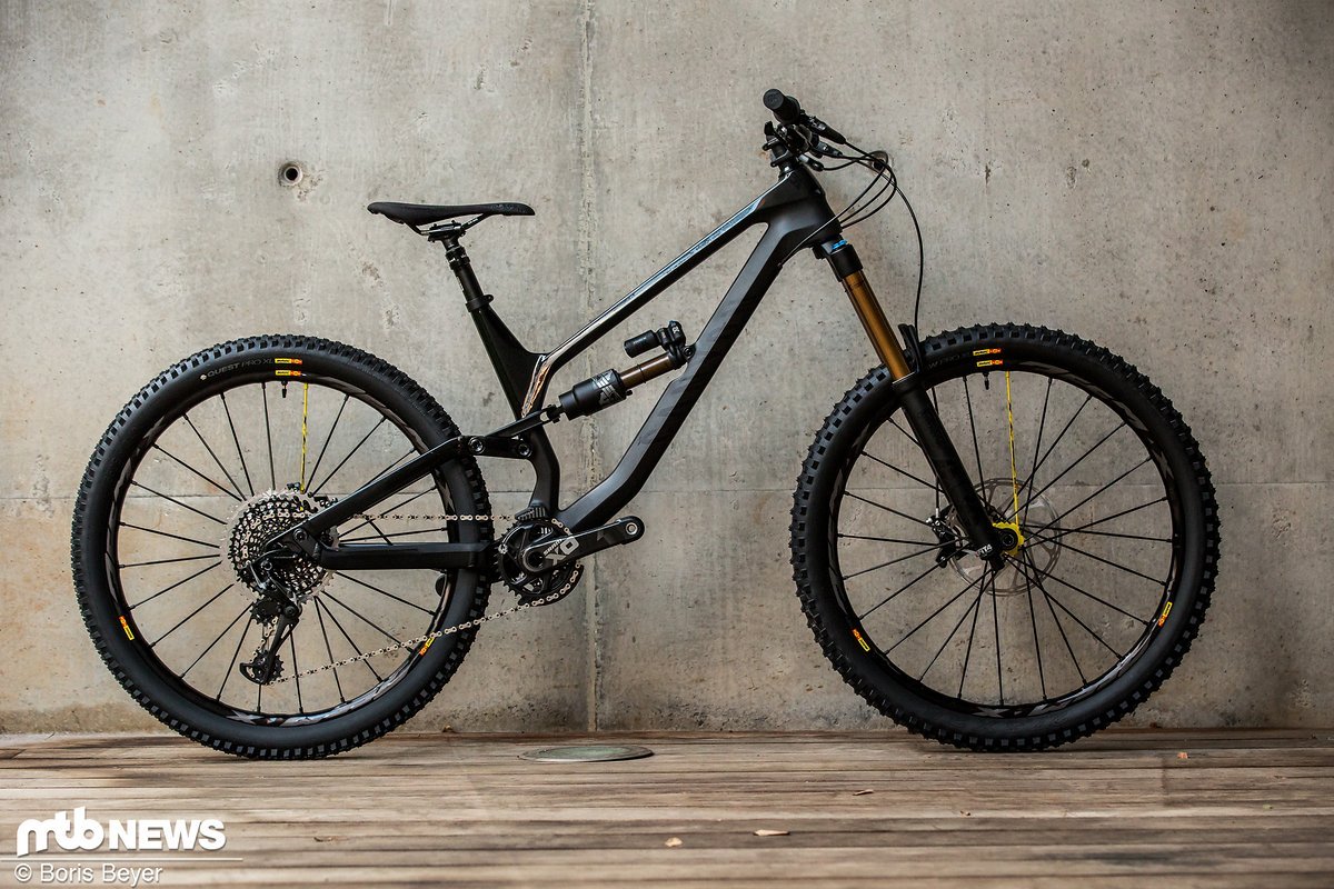 Das Canyon Torque ist eine absolute Abfahrtsmaschine, die sich durchaus komfortabel bergauf pedalieren lässt Das Canyon Torque ist eine absolute Abfahrtsmaschine, die sich durchaus komfortabel bergauf pedalieren lässt