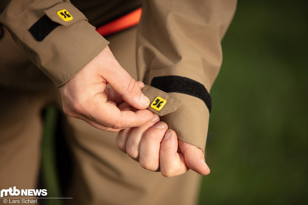 Die Ärmel des Dirtlej Dirtsuit Core Edition sind lang Die Ärmel des Dirtlej Dirtsuit Core Edition sind lang