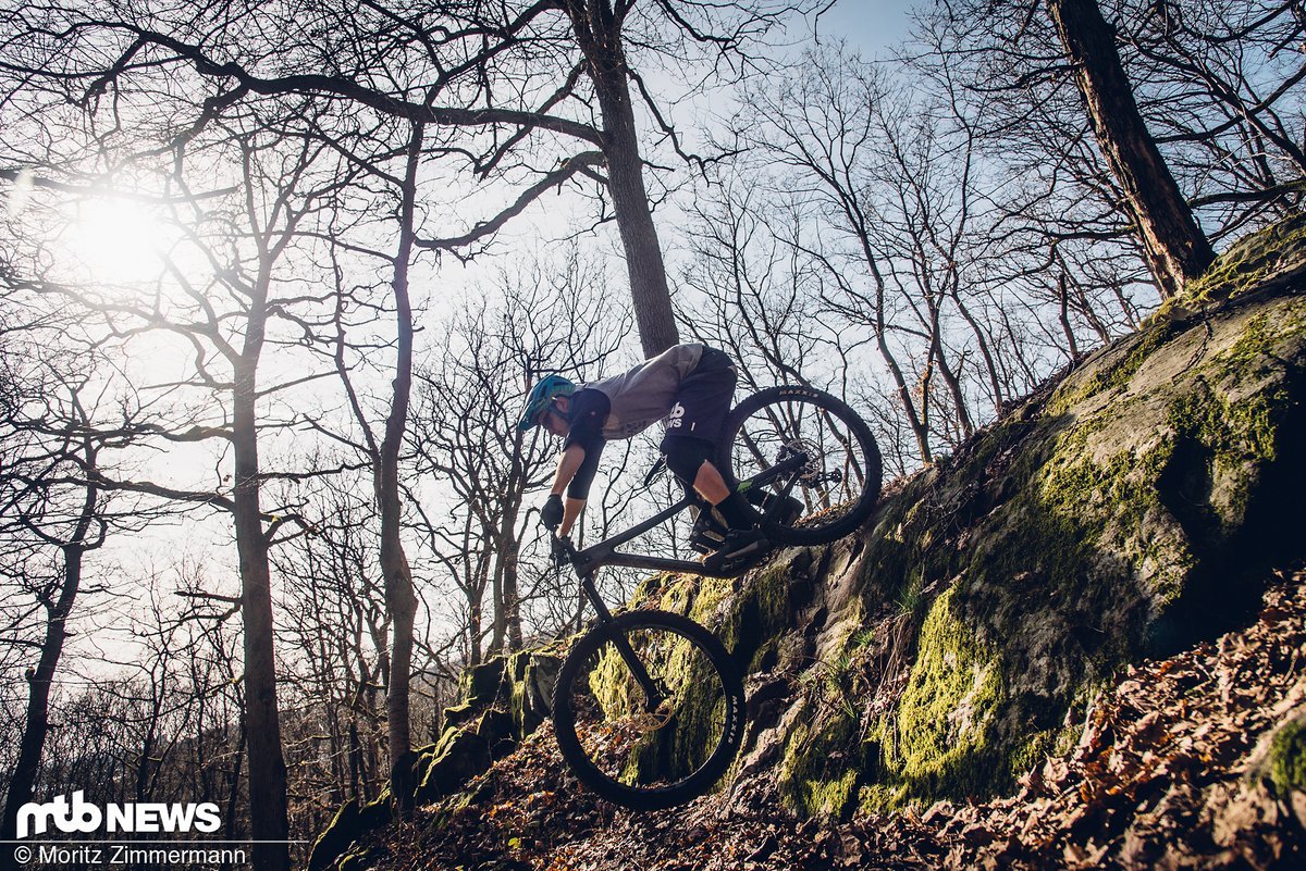 Auf steilen Trails vermittelt das Norco dank ausgewogener Geometrie und flachem Lenkwinkel viel Sicherheit. Auf steilen Trails vermittelt das Norco dank ausgewogener Geometrie und flachem Lenkwinkel viel Sicherheit.
