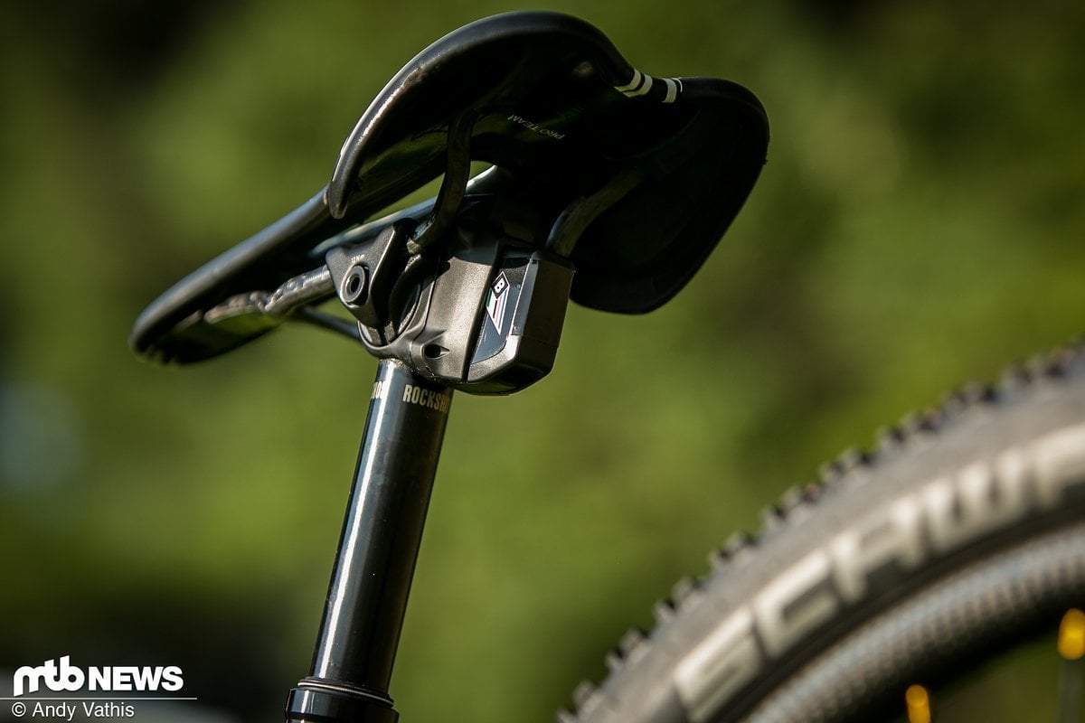 In Mont-Sainte-Anne war Sina Frei erstmals auf dieser nicht minder spannenden kabellosen RockShox E-Reverb unterwegs. In Mont-Sainte-Anne war Sina Frei erstmals auf dieser nicht minder spannenden kabellosen RockShox E-Reverb unterwegs.