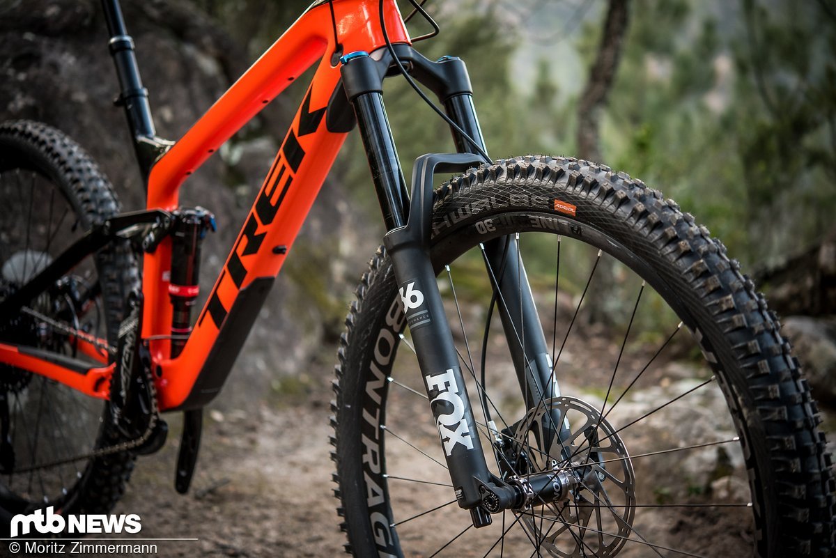 Die Fox 36 Performance-Federgabel mit GRIP-Kartusche an der Front des Trek Slash 9.8 war das günstigste Modell in unserem Testfeld Die Fox 36 Performance-Federgabel mit GRIP-Kartusche an der Front des Trek Slash 9.8 war das günstigste Modell in unserem Testfeld