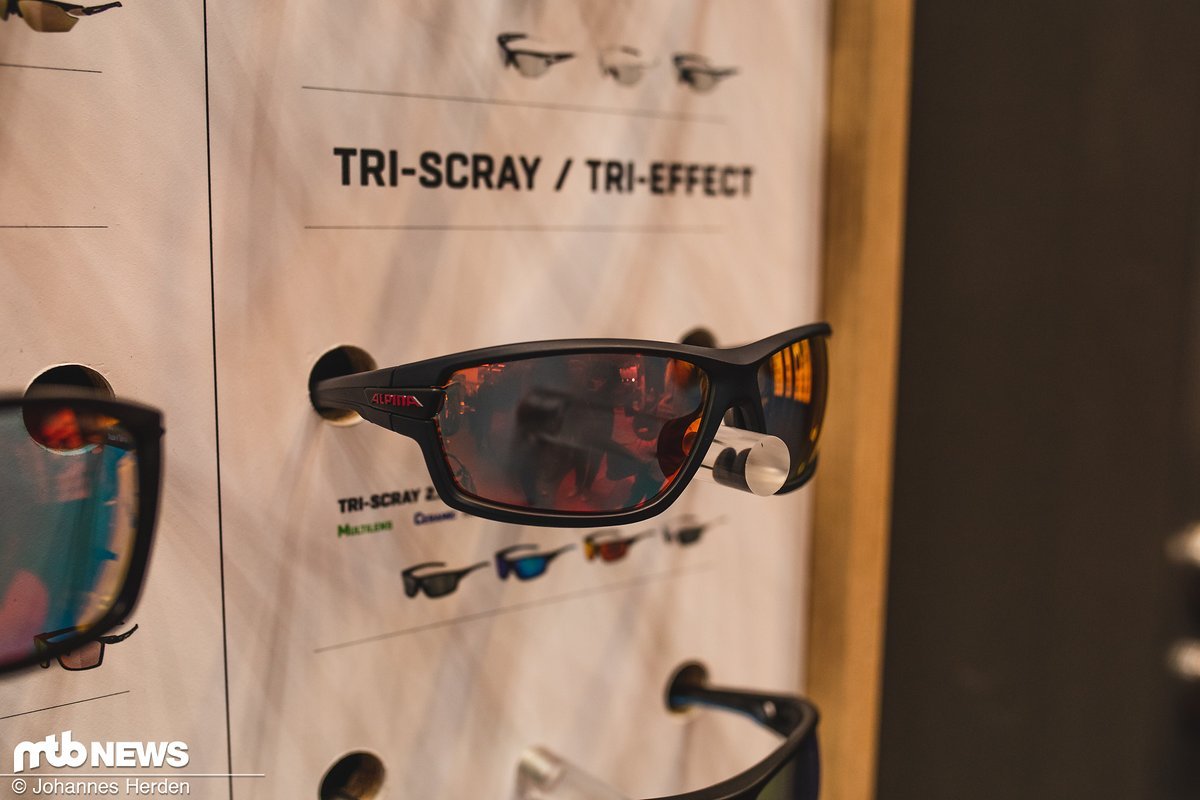 Die Alpina Tri-Scray 2.0-Brille soll sich dank schnell wechselbaren Gläsern für jegliche Wetterbedingungen eignen Die Alpina Tri-Scray 2.0-Brille soll sich dank schnell wechselbaren Gläsern für jegliche Wetterbedingungen eignen