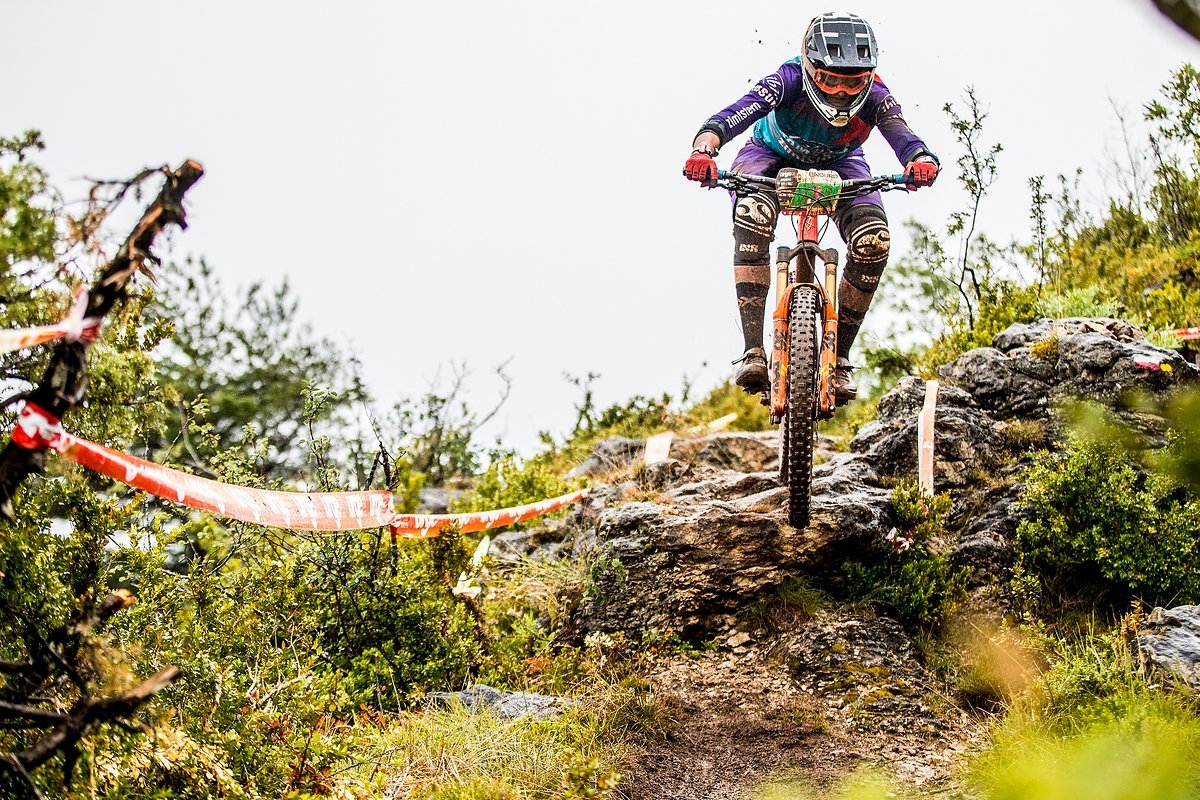 Dieses Bike will schnell gefahren werden: wie hier bei der EWS in Millau, wo es zum 3. Rang gereicht hat Dieses Bike will schnell gefahren werden: wie hier bei der EWS in Millau, wo es zum 3. Rang gereicht hat