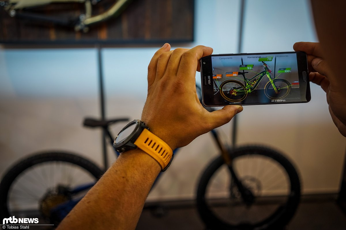 Augmented reality mit allen wesentlichen Daten zum eigentlichen Bike Augmented reality mit allen wesentlichen Daten zum eigentlichen Bike