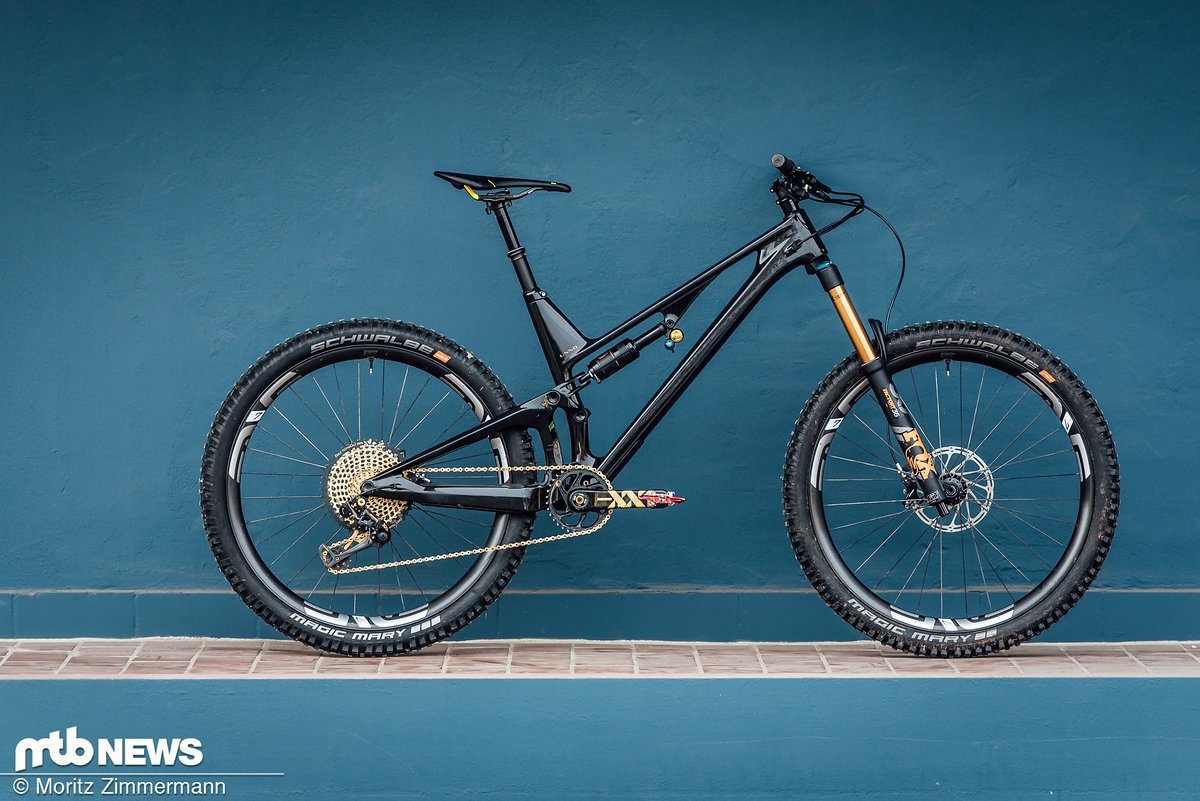 Das Unno Burn ist ein extravagantes und besonderes Enduro-Bike, das mit einem agilen und direkten Fahrverhalten für viel Fahrspaß sorgt Das Unno Burn ist ein extravagantes und besonderes Enduro-Bike, das mit einem agilen und direkten Fahrverhalten für viel Fahrspaß sorgt