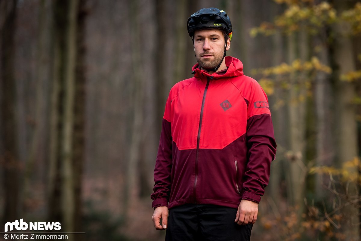Die ION Shell_Amp ist eine Mountainbike-spezifische Jacke der Firma, deren Ursprünge im Surf- und Wassersport liegen Die ION Shell_Amp ist eine Mountainbike-spezifische Jacke der Firma, deren Ursprünge im Surf- und Wassersport liegen