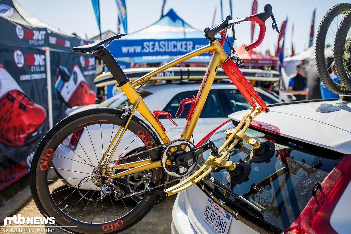 OB DAS HÄLT? Der Seasucker-Stand wartet bei seinen Bike-Racks auch immer mit außergewöhnlichen Rädern auf. OB DAS HÄLT? Der Seasucker-Stand wartet bei seinen Bike-Racks auch immer mit außergewöhnlichen Rädern auf.