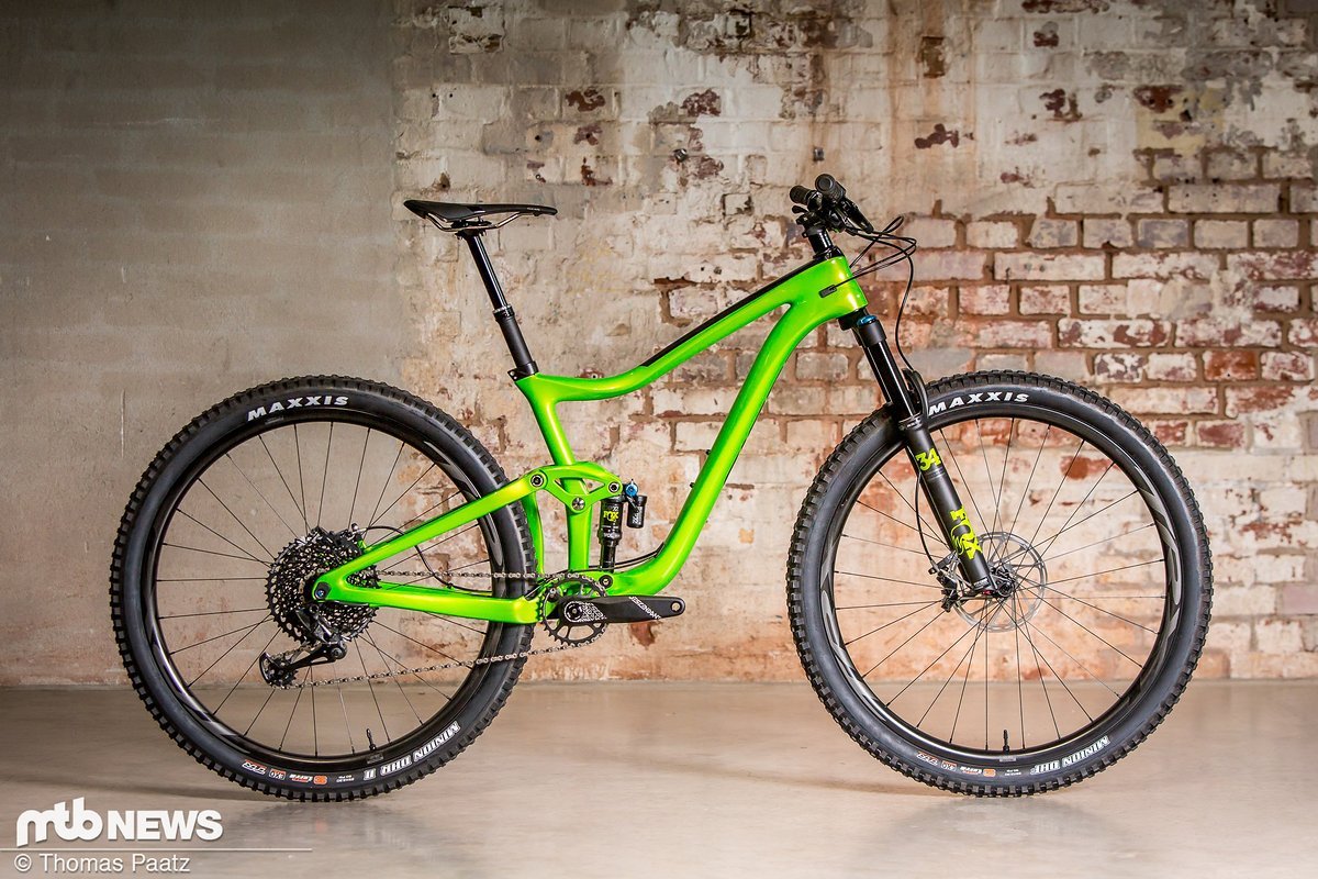 Das neue Giant Trance 29er rollt – wer genau aufpasst, findet im Namen bereits einen kleinen Hinweis – auf großen 29" Laufrädern Das neue Giant Trance 29er rollt – wer genau aufpasst, findet im Namen bereits einen kleinen Hinweis – auf großen 29" Laufrädern