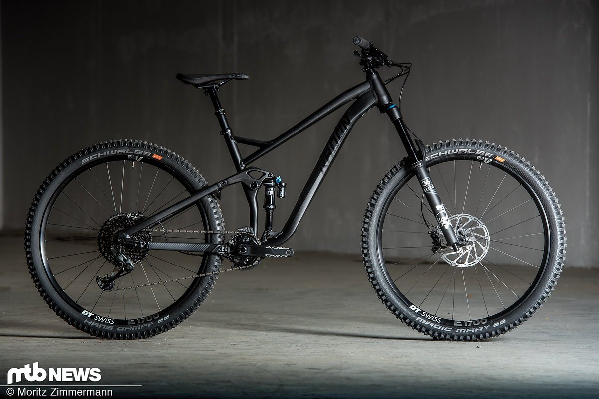 Mit dem Radon Swoop ist den Bonnern ein großer Wurf gelungen, das Enduro-Bike kann sowohl im Downhill als auch im Uphill vollends überzeugen Mit dem Radon Swoop ist den Bonnern ein großer Wurf gelungen, das Enduro-Bike kann sowohl im Downhill als auch im Uphill vollends überzeugen