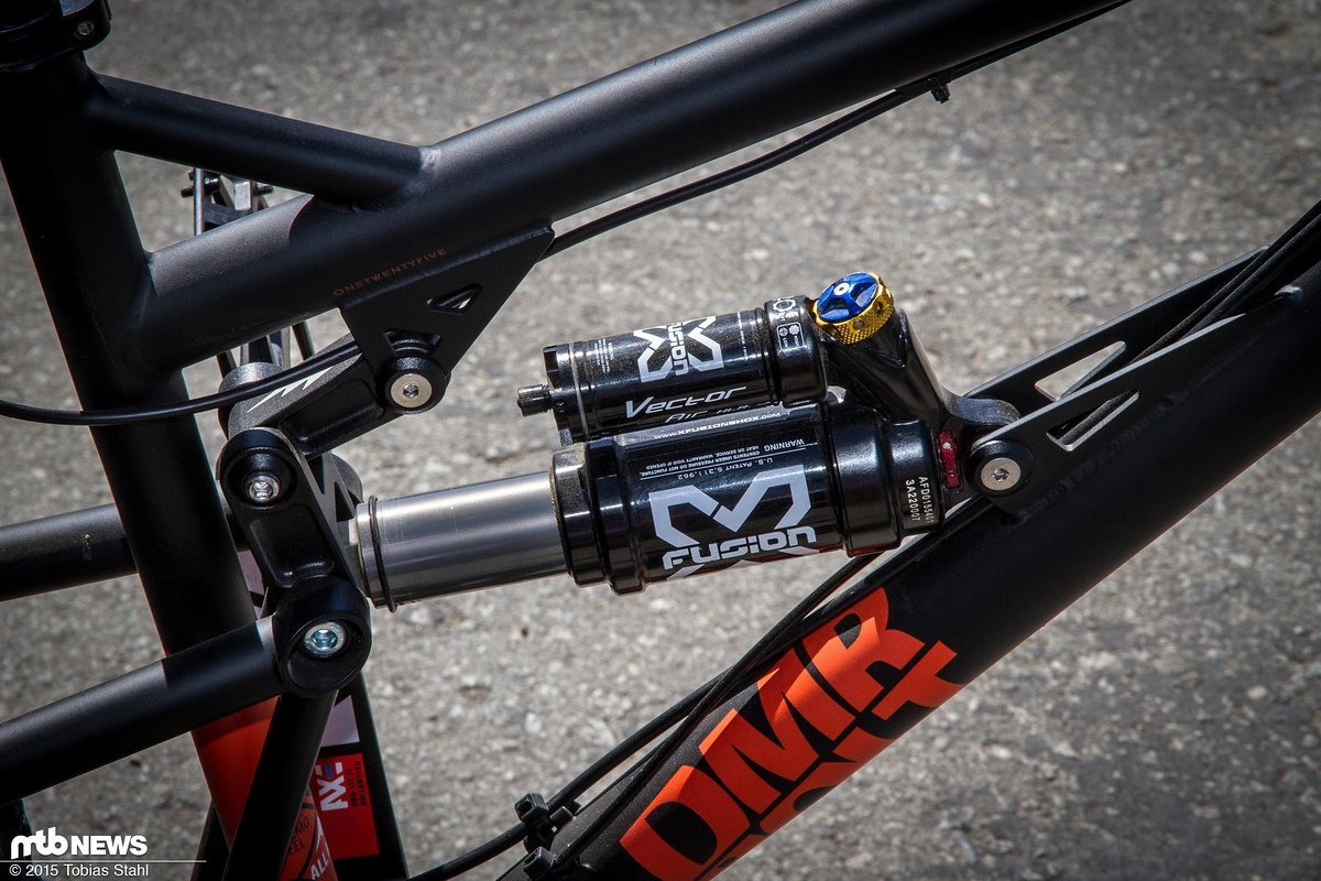 Der X-Fusion Vector Air Dämpfer ist an sich ein bekanntes Produkt, doch auf dem Sea Otter Classic ist zu sehen gewesen, wohin die Entwicklung hier gehen wird Der X-Fusion Vector Air Dämpfer ist an sich ein bekanntes Produkt, doch auf dem Sea Otter Classic ist zu sehen gewesen, wohin die Entwicklung hier gehen wird