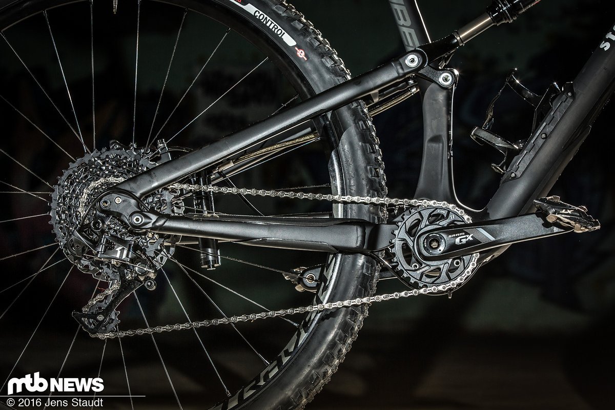 11-fach-Ausstattung von Sram, Federelemente von Fox und dazu eine Menge Anbauteile aus dem Hause Specialized 11-fach-Ausstattung von Sram, Federelemente von Fox und dazu eine Menge Anbauteile aus dem Hause Specialized