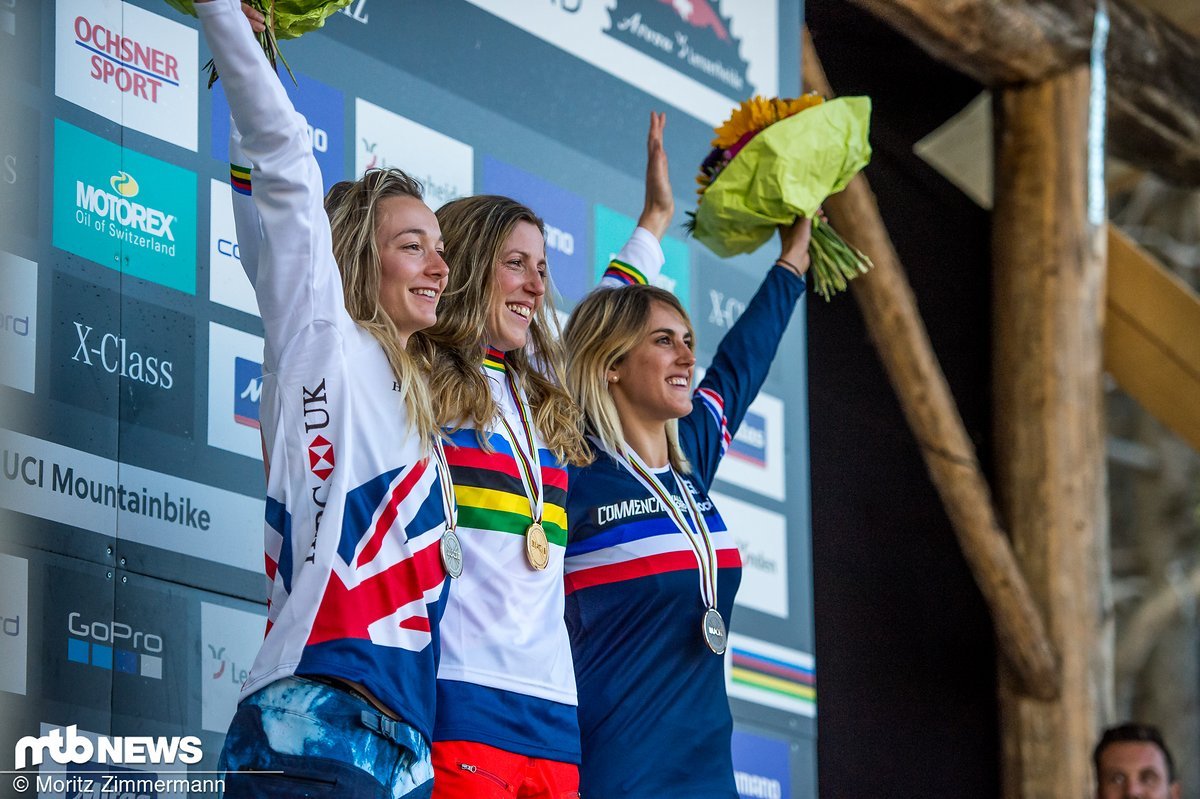 Mit einem unfassbaren Lauf hat Rachel Atherton ihre Konkurentinnen in die Schranken gewiesen und sich Gold gesichert. Mit einem unfassbaren Lauf hat Rachel Atherton ihre Konkurentinnen in die Schranken gewiesen und sich Gold gesichert.