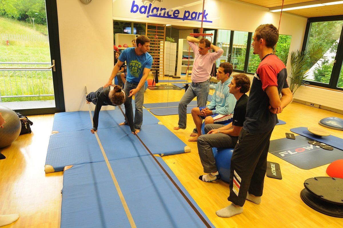 Die Slackline muss nicht immer begangen werden Die Slackline muss nicht immer begangen werden