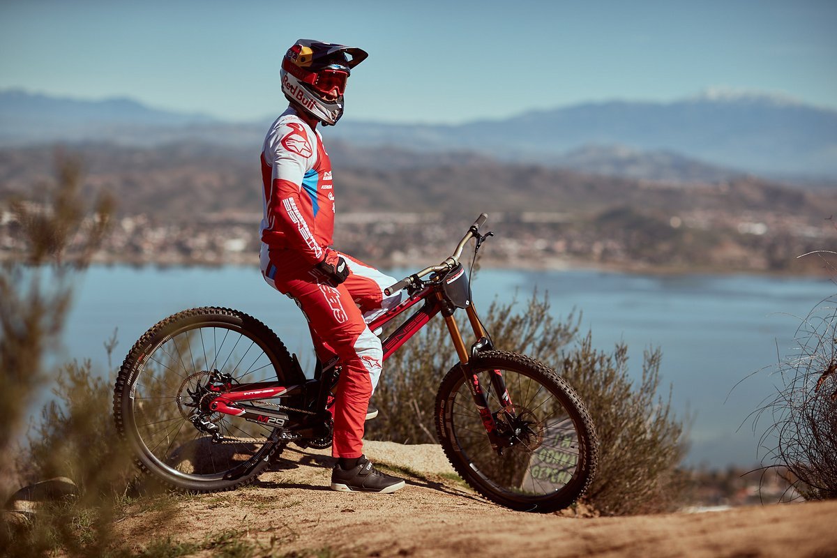 Ja, es ist wahr: Aaron Gwin wechselt zu Intense! Ja, es ist wahr: Aaron Gwin wechselt zu Intense!