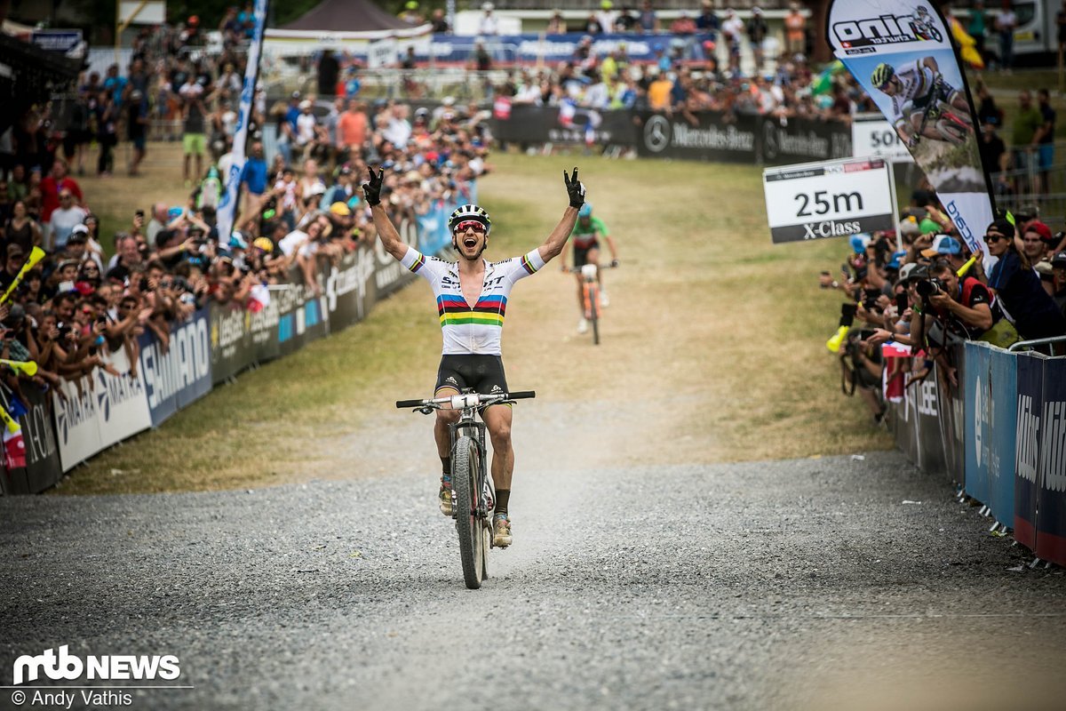 Nino Schurter sichert sich Weltcupsieg Nummer 32 Nino Schurter sichert sich Weltcupsieg Nummer 32
