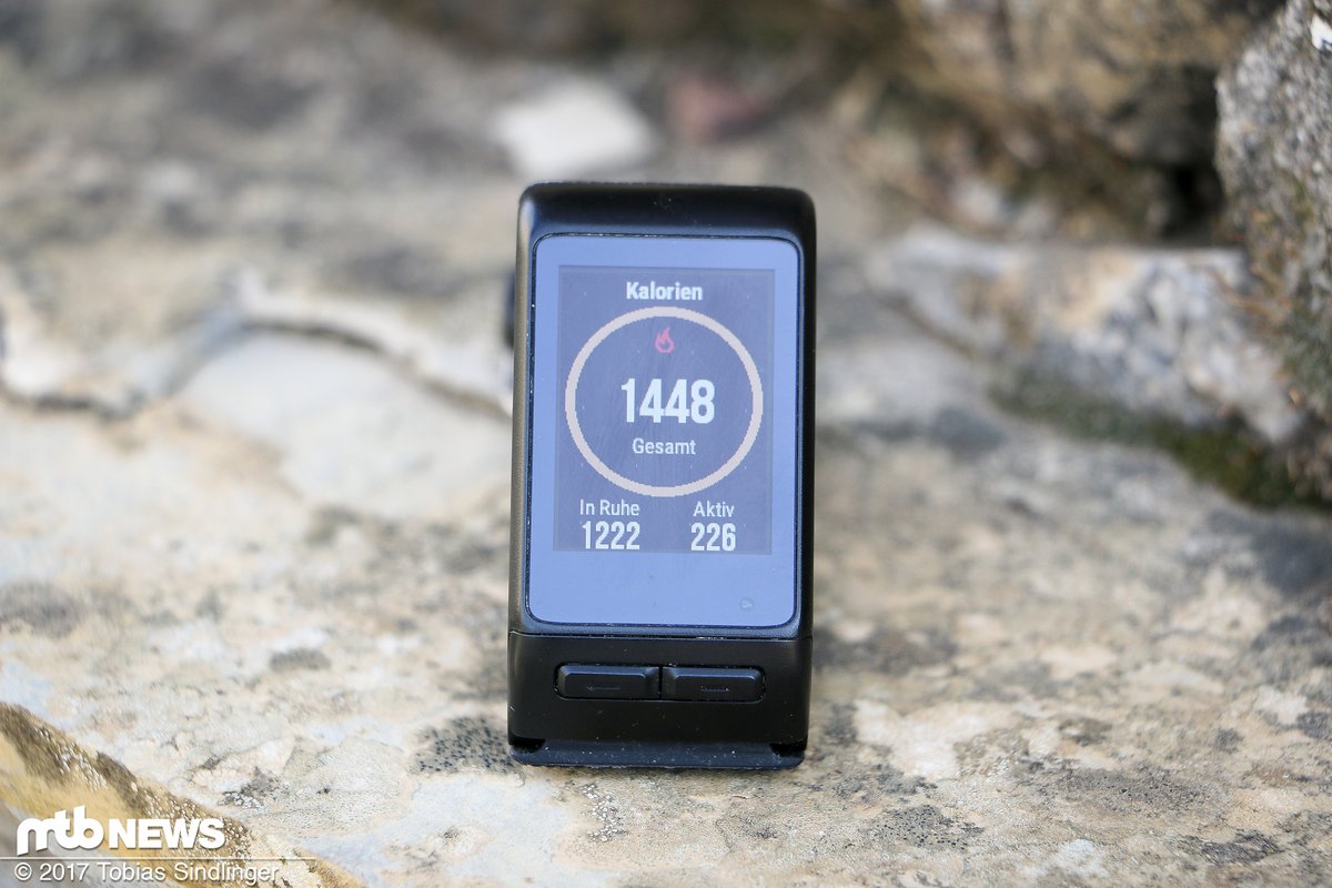 Neben den speziellen Aktivitätsaufzeichnungen misst die Vivoactive HR alle relevanten Gesundheitsdaten inkl. Kalorienverbrauch Neben den speziellen Aktivitätsaufzeichnungen misst die Vivoactive HR alle relevanten Gesundheitsdaten inkl. Kalorienverbrauch