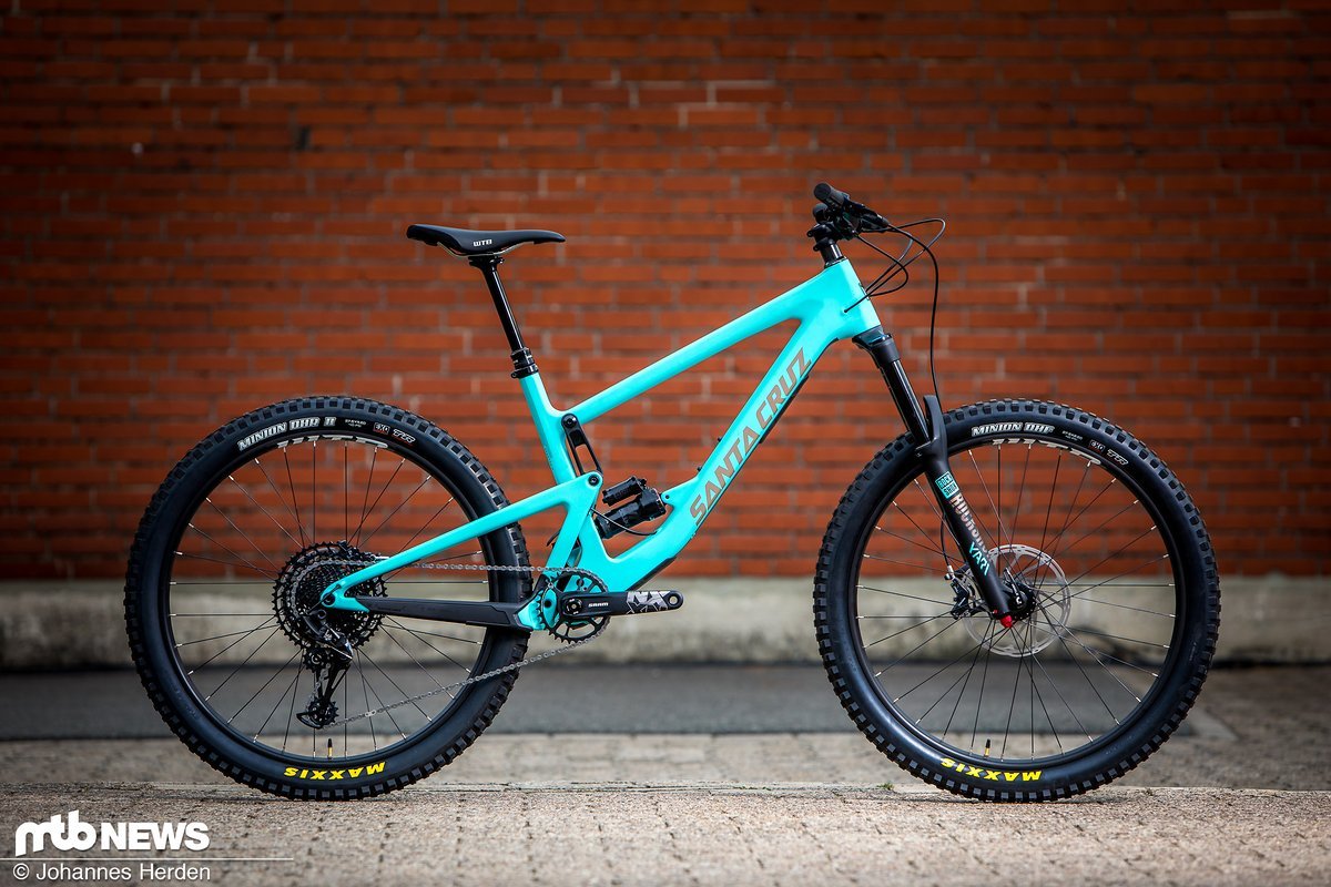 Santa Cruz Bronson 3 C R-Kit P in der Farbe "Industry Blue and Gold" Santa Cruz Bronson 3 C R-Kit P in der Farbe "Industry Blue and Gold"