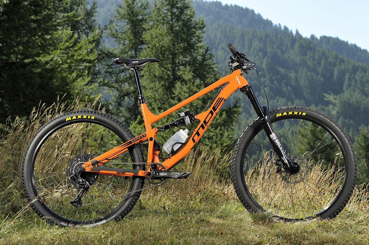 Das neue MDE Damper rollt wahlweise auf 27,5" oder 29" und kommt mit einem Federweg von 155 mm bis 165 mm Das neue MDE Damper rollt wahlweise auf 27,5" oder 29" und kommt mit einem Federweg von 155 mm bis 165 mm