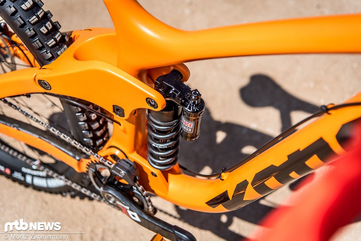 Das Hinterbausystem ist weitestgehend gleich geblieben. Kona war mit dem bisherigen Bike zufrieden und wollte vor allem einige Details perfektionieren Das Hinterbausystem ist weitestgehend gleich geblieben. Kona war mit dem bisherigen Bike zufrieden und wollte vor allem einige Details perfektionieren
