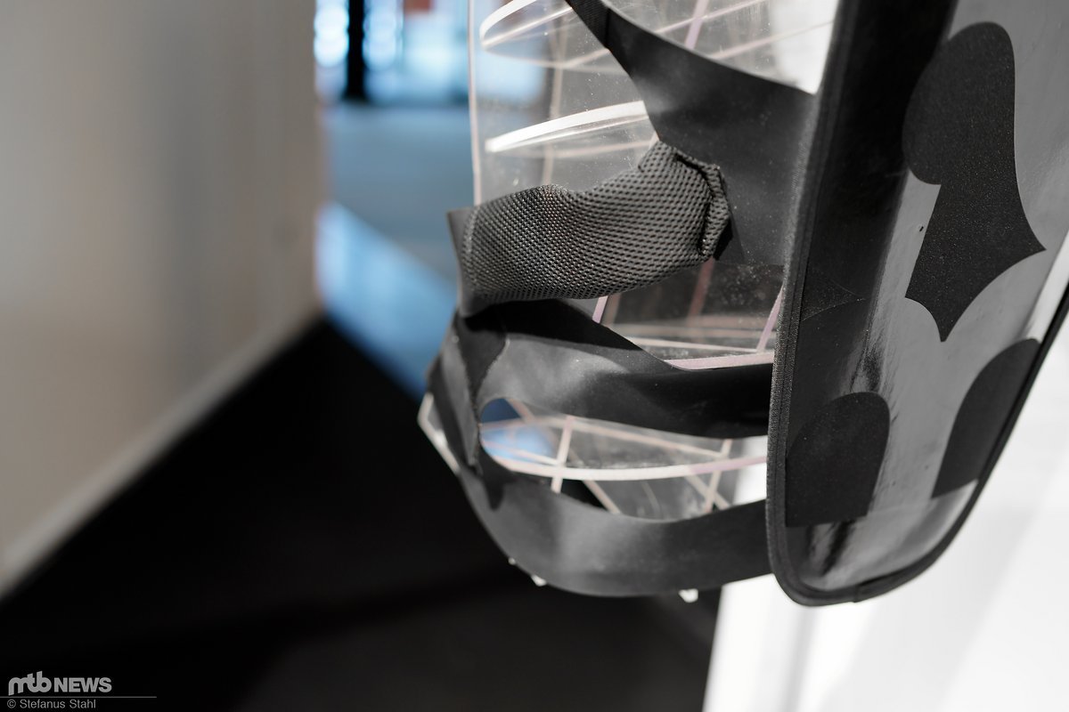 Hinter diesem Mesh-Gewebe versteckt sich ein Betterguard Hinter diesem Mesh-Gewebe versteckt sich ein Betterguard
